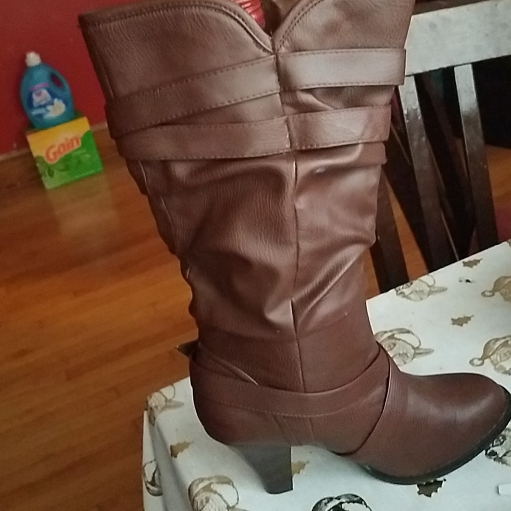 Boots - Picture 2 of 4